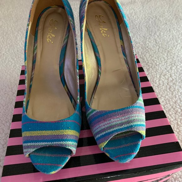 Yoki  Peep Toe Wedge Heel - Picture 2 of 6